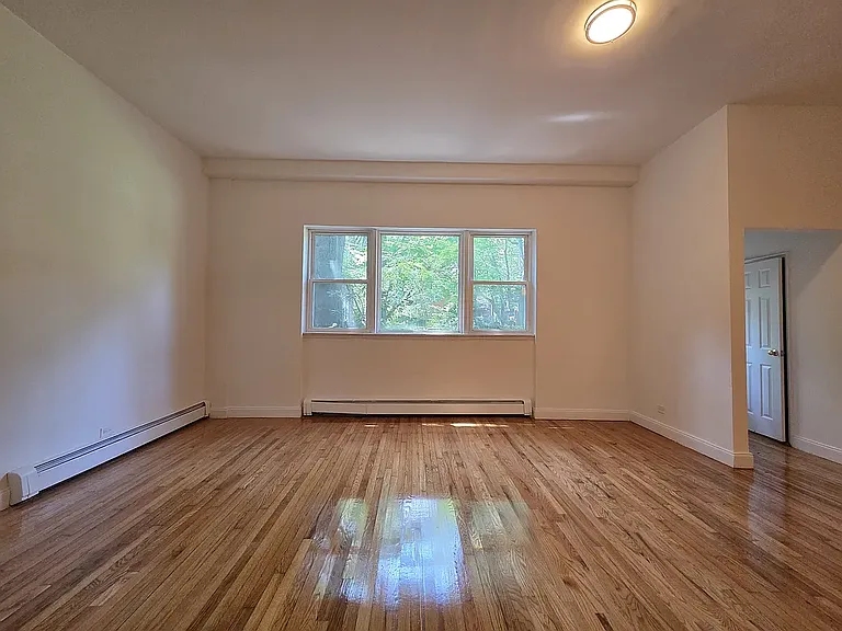 4601 Henry Hudson Pkwy #C5 — Photo 2