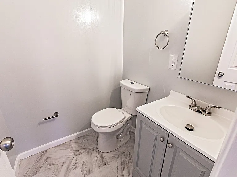 116 W 27th St — Photo 15