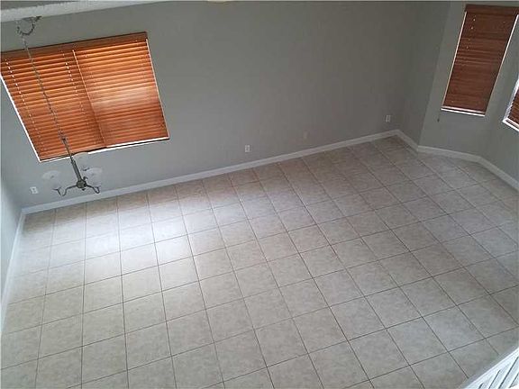 4th image of 571 NW 159th Ave