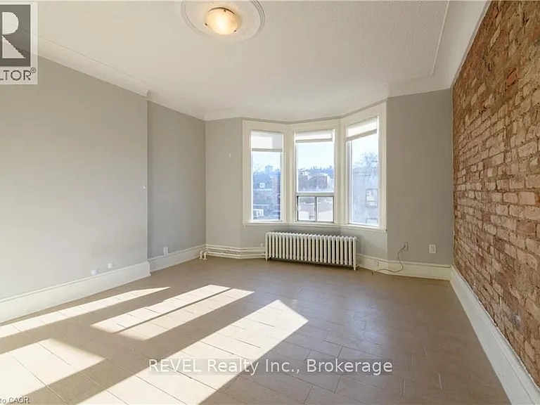 471.5 King St E #12 — Photo 5