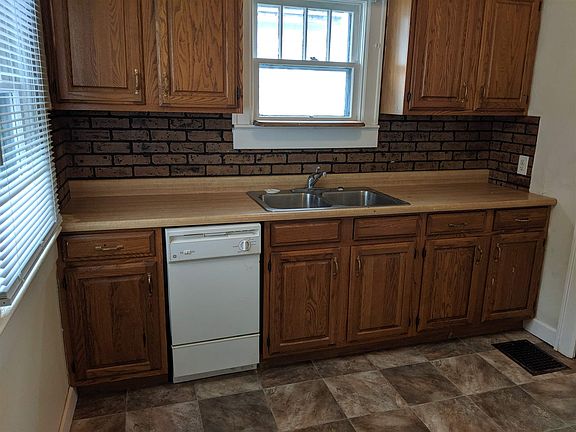 3rd image of 1118 Busseron St