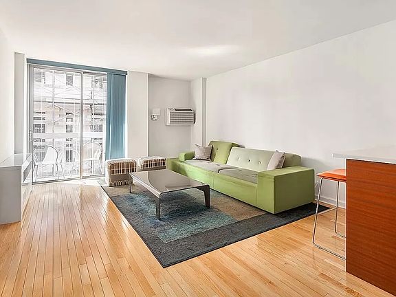 3rd image of 184 Thompson St APT 5K