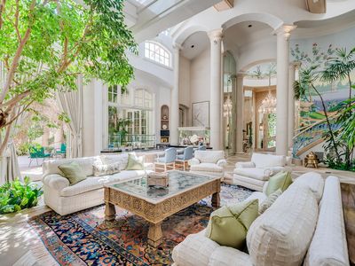 10281 Century Woods Dr, Los Angeles, CA, 90067