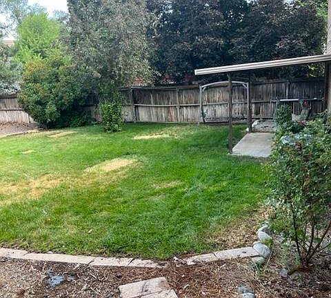 7484 Backyard and covered patio