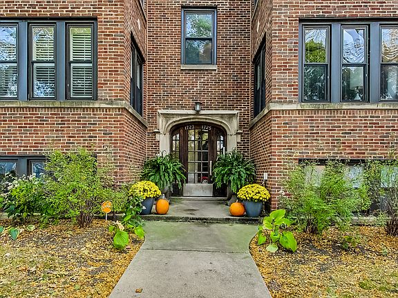 3rd image of 1725 W Bryn Mawr Ave #1