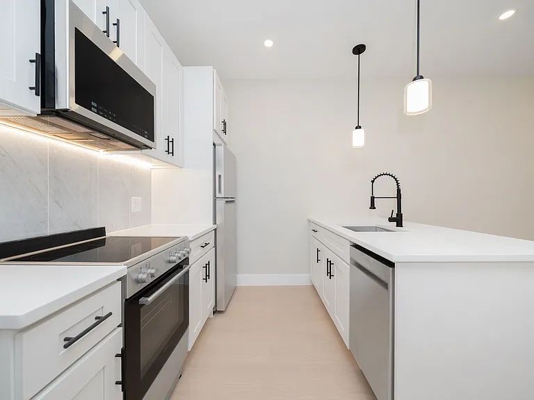 1269 1st Ave #4C — Photo 3