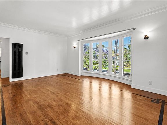 2nd image of 1029 S Westmoreland Ave #201