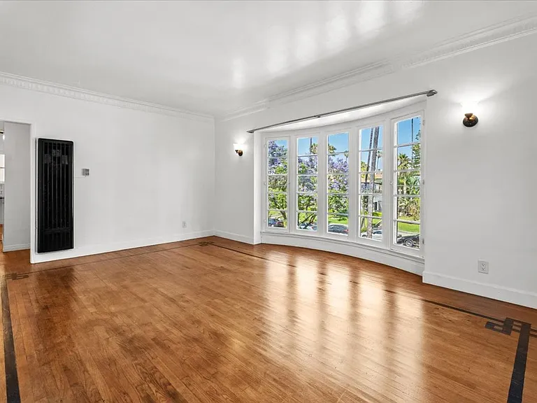 1029 S Westmoreland Ave #201 — Photo 2