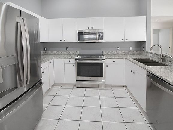 4th image of 1382 Capri Isles Blvd