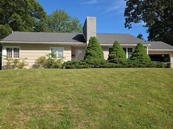 7 White Beech Ct, Ewing, NJ 08618