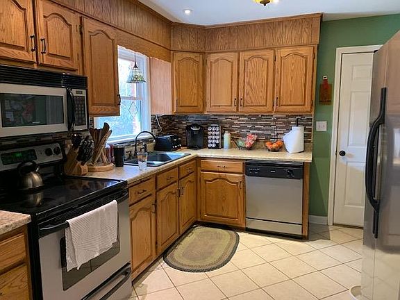4th image of 212 Heatherton Dr
