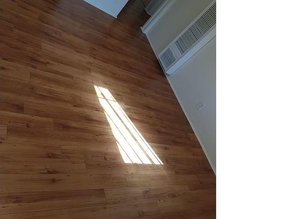 2nd image of 943 E 108th St APT 6