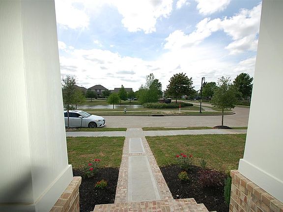 4th image of 16726 Paynes Creek Dr