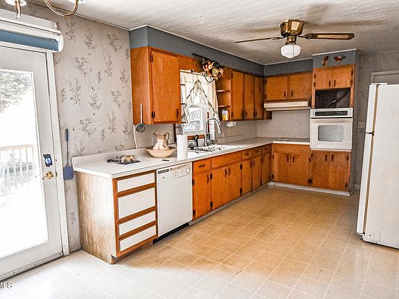 5th image of 3023 Princeton Rd