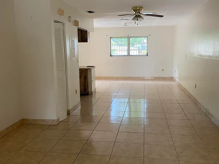 1050 NW 100th St — Photo 8