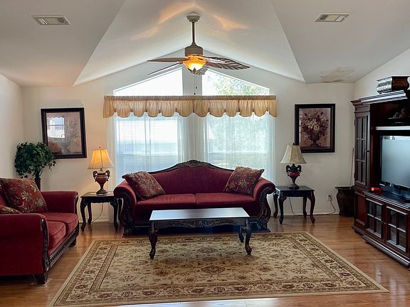 4th image of 906 Nelson Dr