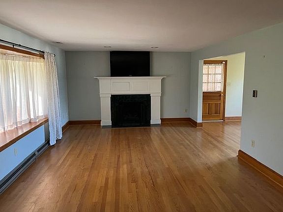 4th image of 615 Villa Ave