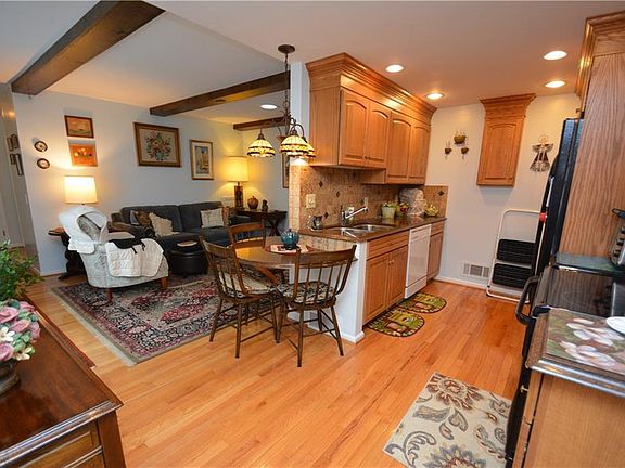 3rd image of 174 New Wickham Dr