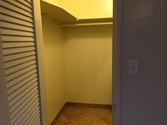 nice sized walk-in closet