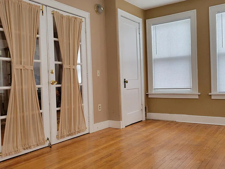 512 College Ave #1 — Photo 10