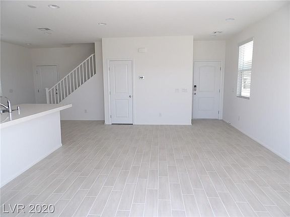 4th image of 1211 Solemn Cactus Ave