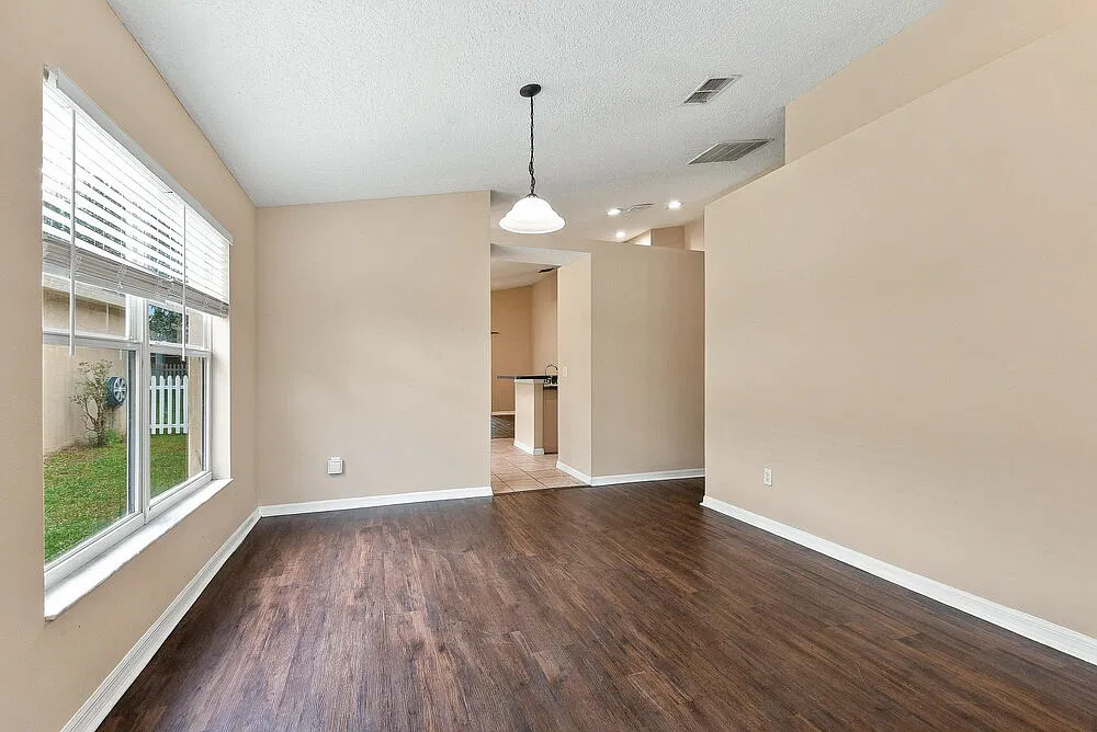 4 bed, 2.0 bath, 1819 sqft, $2,630 — Photo 4