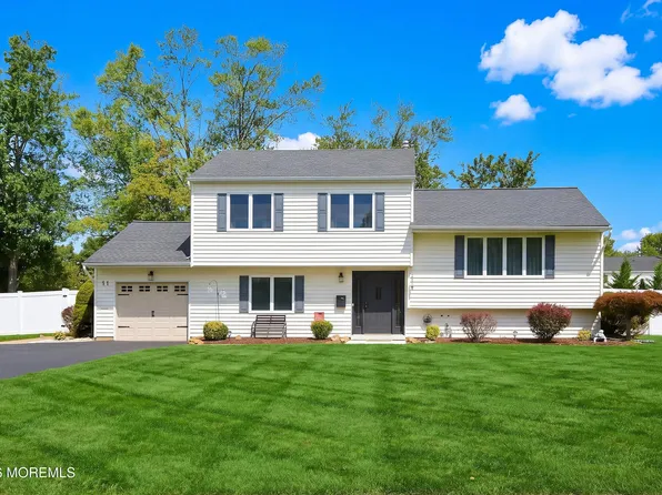 11 Stratford Drive, Manalapan, NJ 07726