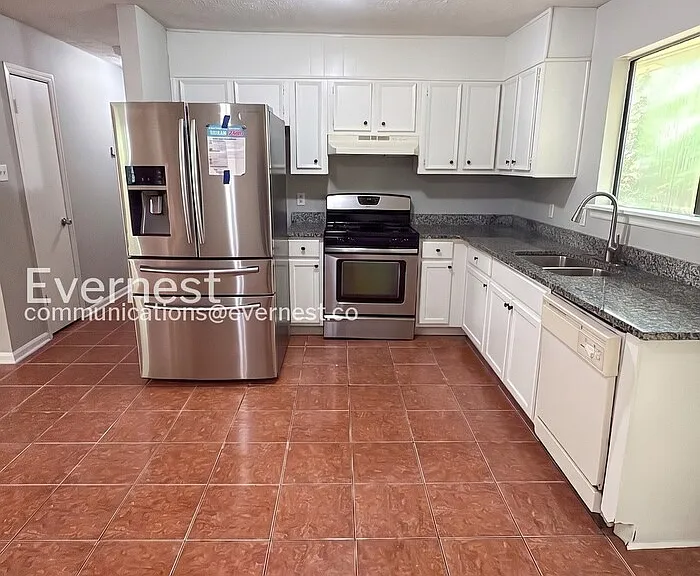 596 Crestmont Ct — Photo 6