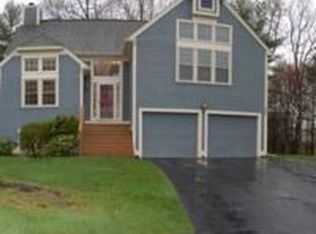 415 Elk Run Rd, Hudson, NH 03051