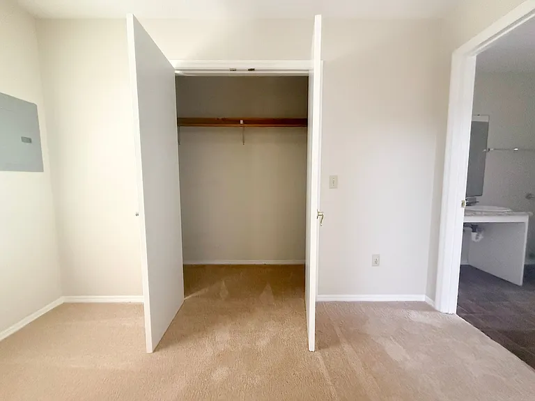 285 E Main St — Photo 15