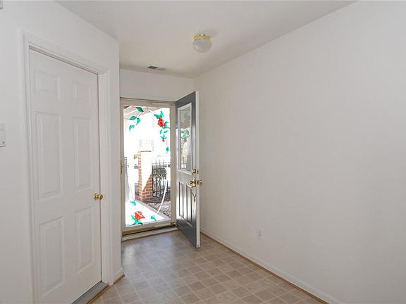 3rd image of 5445 Port Royal Dr