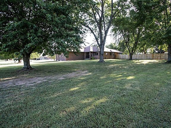3rd image of 1002 S Hunt Road