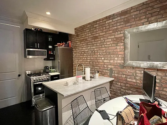 Rented by Avenues Real Estate | media 17