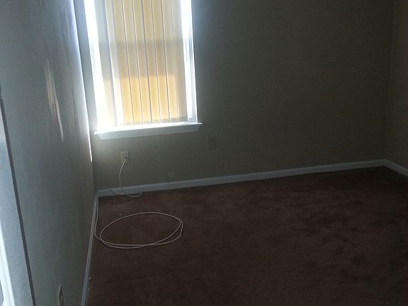 4th image of 412 Greenview Dr