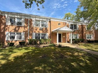 914 W Saint James St #1, Arlington Heights, IL 60005