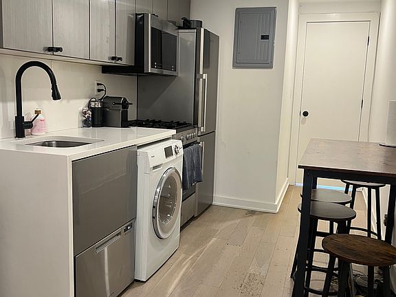 4th image of 119 Baxter St #8F