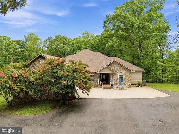 2nd image of 520 OAK GROVE DRIVE