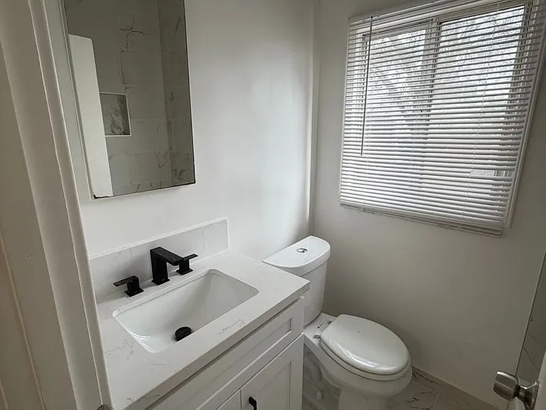 South LA Urban Apartments — Photo 15