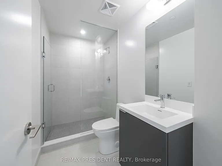 400 King St W #511 — Photo 21
