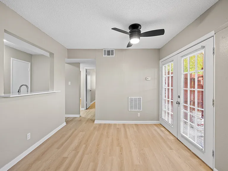 8903 Parkfield Dr #104 — Photo 4