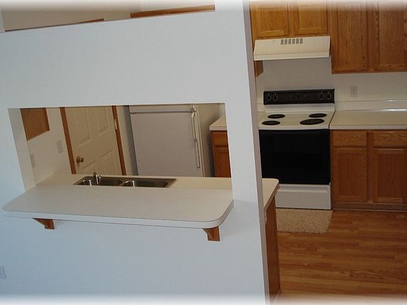 kitchen with snack bar