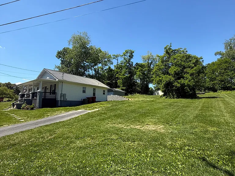 1107 Miller St — Photo 13