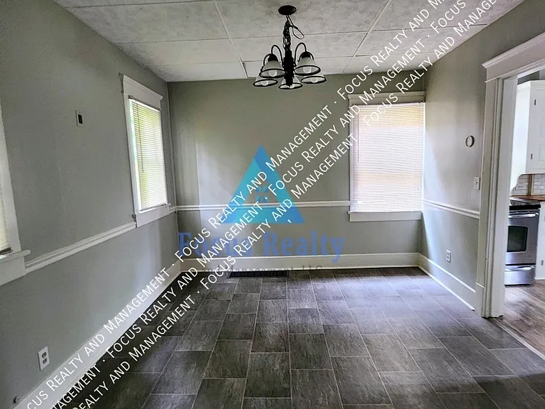 460 Hudson Ave — Photo 11