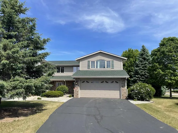 723 Stoney Creek COURT #4, West Bend, WI 53095