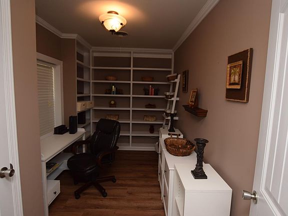 4th image of 410 E Lagrange St