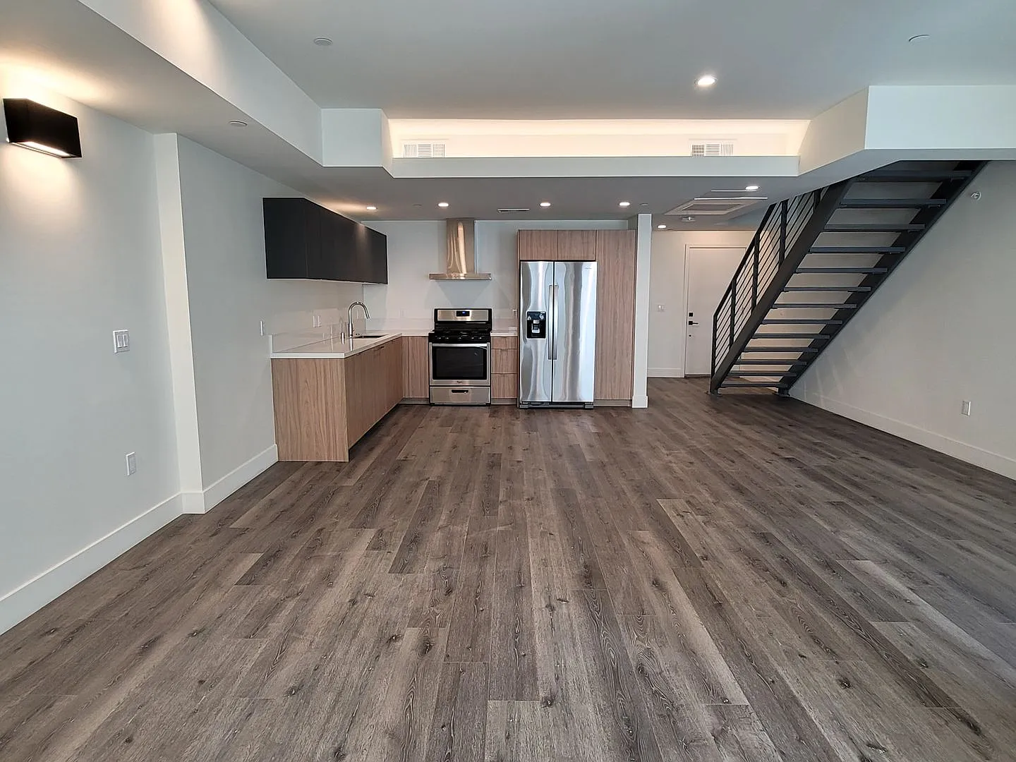 862 Moraga Dr. — Photo 2