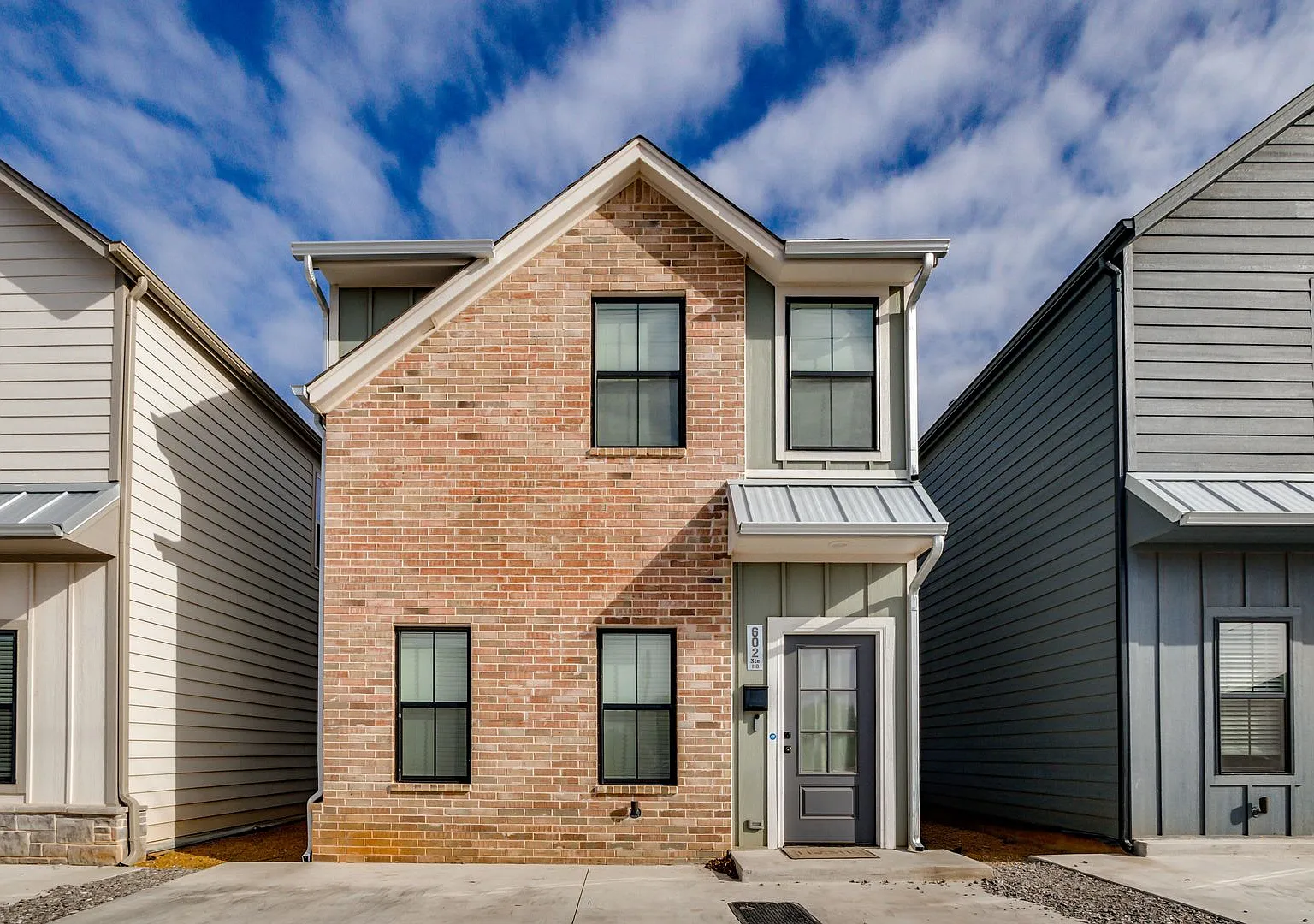 Brand New Duplexes Downtown Edmond — Photo 3