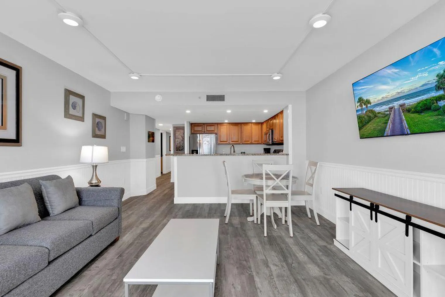 2 bed, 2.0 bath, 893 sqft, $4,575 — Photo 4