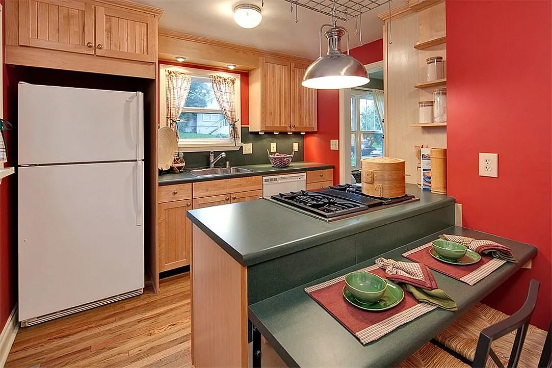 3 bed, 1.5 bath, 1300 sqft, $3,750 — Photo 3