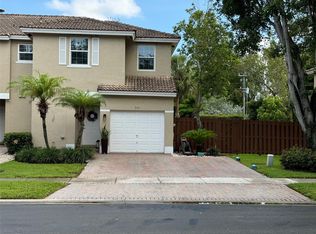 9101 NW 40th Pl, Sunrise, FL 33351